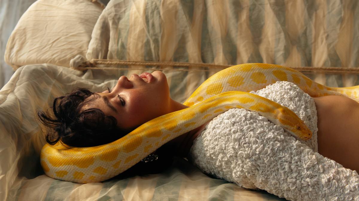 У кліпі «Зима в пустелі» оголена Lida Lee перетворила свою фобію на силу