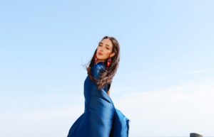 Легендарна пісня «Понад хмарами» оживає у Києві: ремейк від Polina Dashkova та BURLA